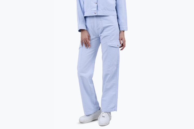 شلوار کارگو زنانه چیست؟ معرفی بهترین مدل‌های شلوار کارگو زنانه و نحوه استایل زدن با آن